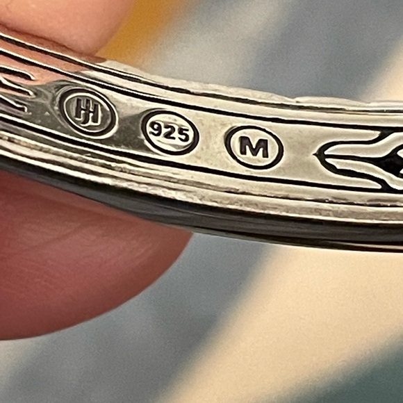 John Hardy Hinged Bangle - Picture 7 of 9